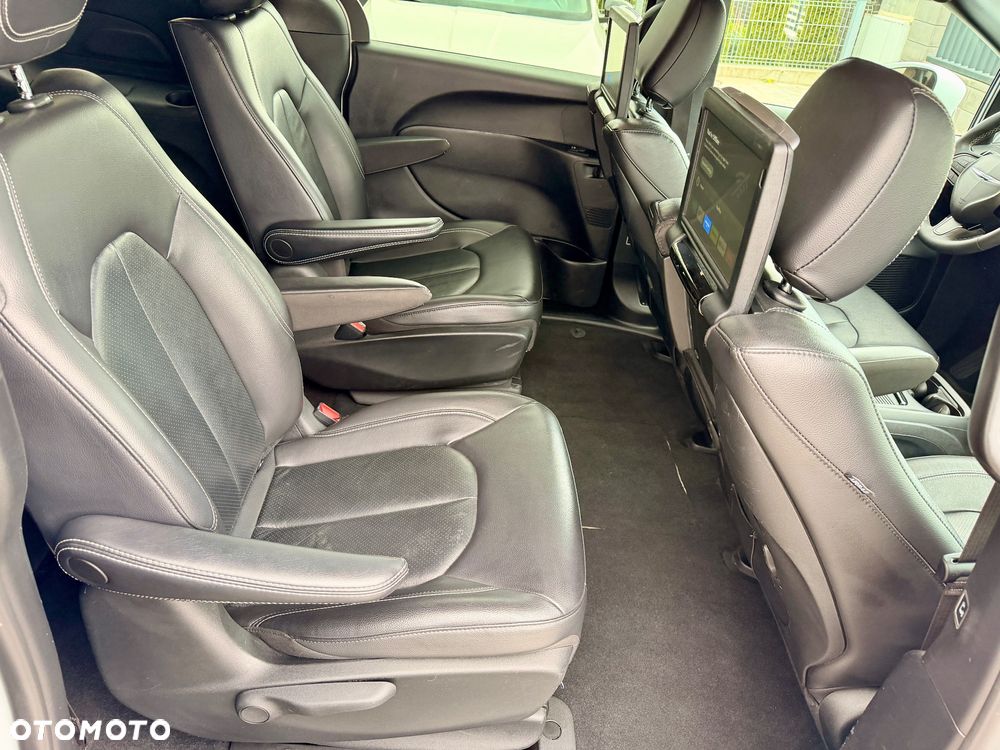 Chrysler Pacifica - 38