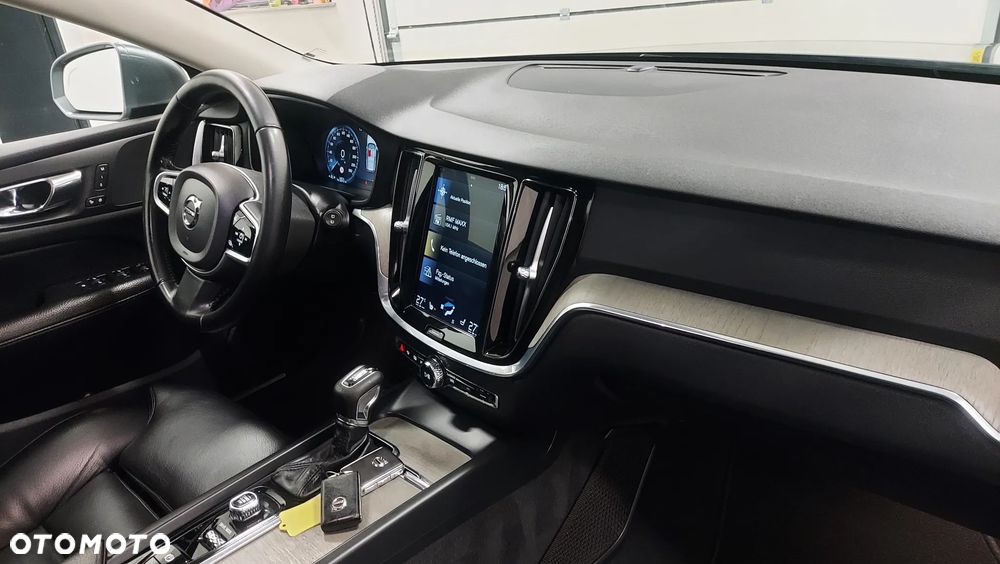 Volvo V60 D4 R-Design - 15