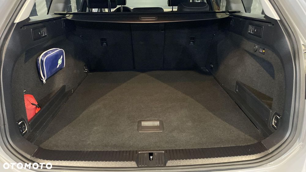 Volkswagen Passat - 12