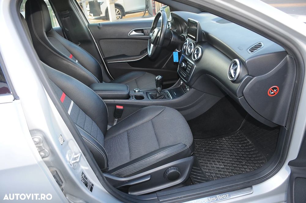 Mercedes-Benz A 180 AMG Line - 32