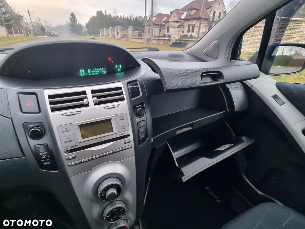 Toyota Yaris 1.3 Sol - 27