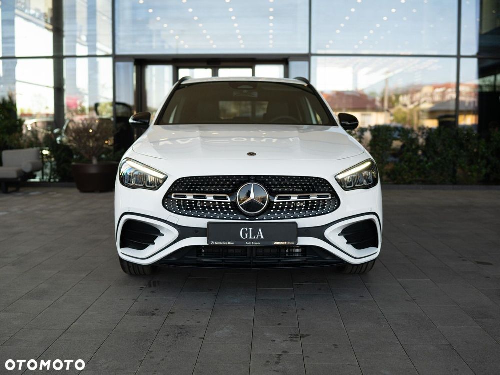 Mercedes-Benz GLA - 2
