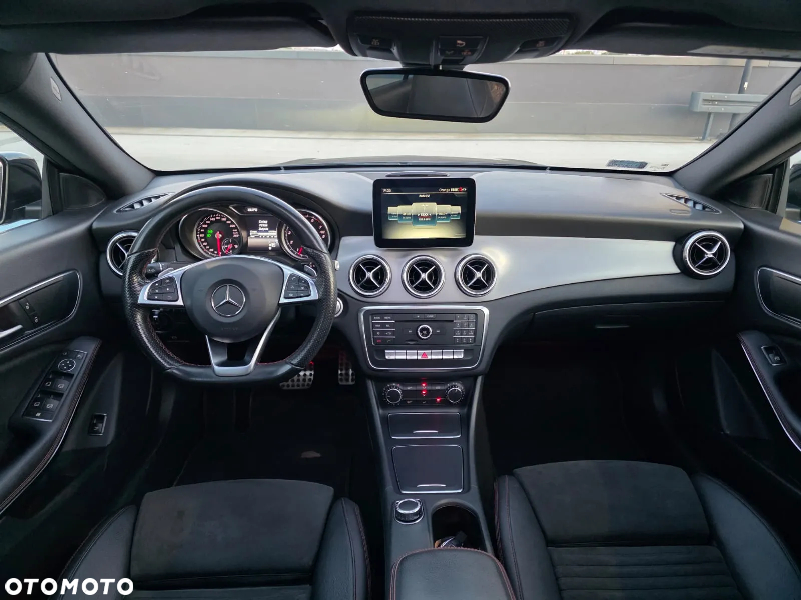 Mercedes-Benz CLA 200 7G-DCT AMG Line - 10