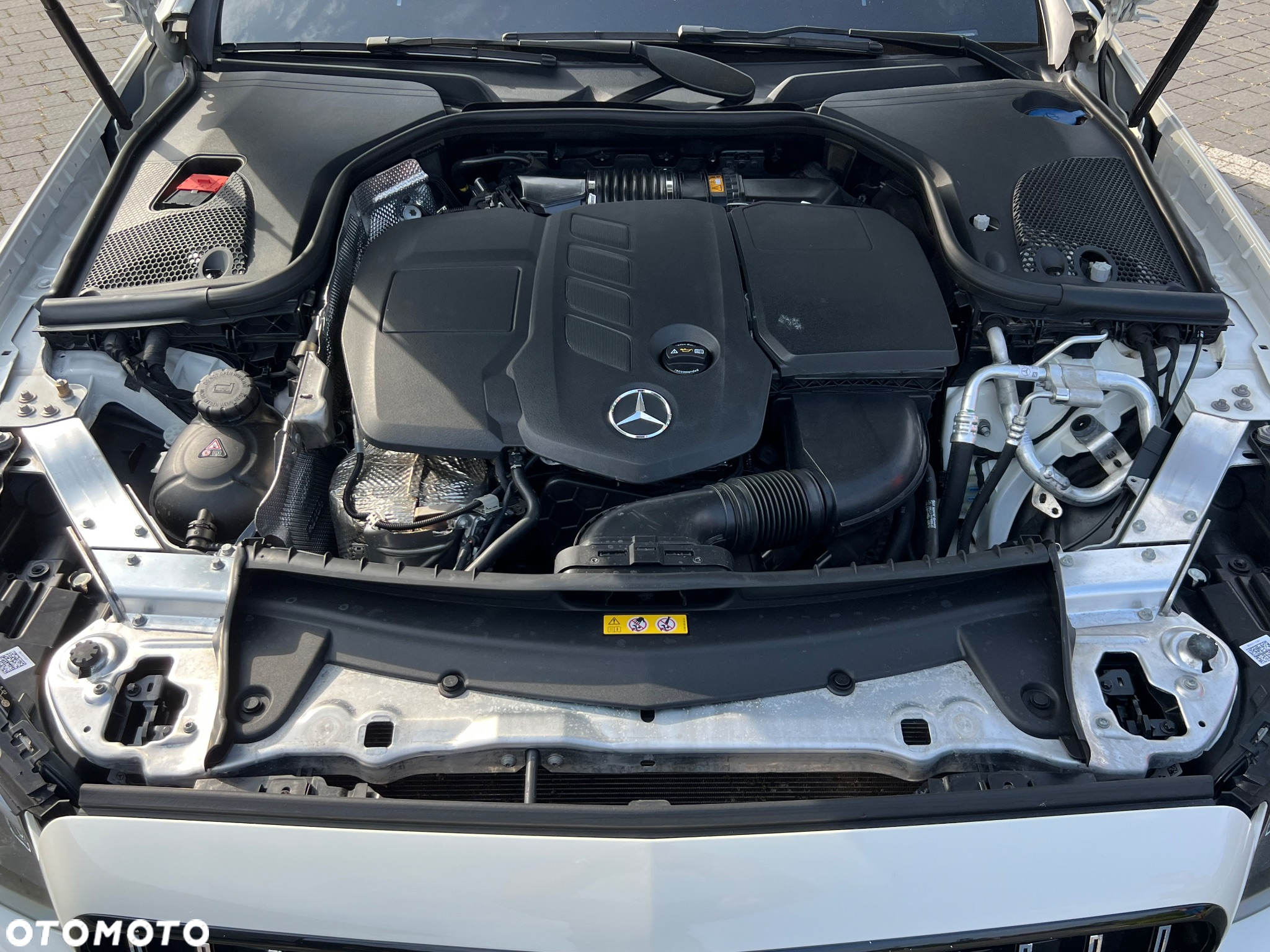 Mercedes-Benz Klasa E 220 d Coupe 9G-TRONIC - 38