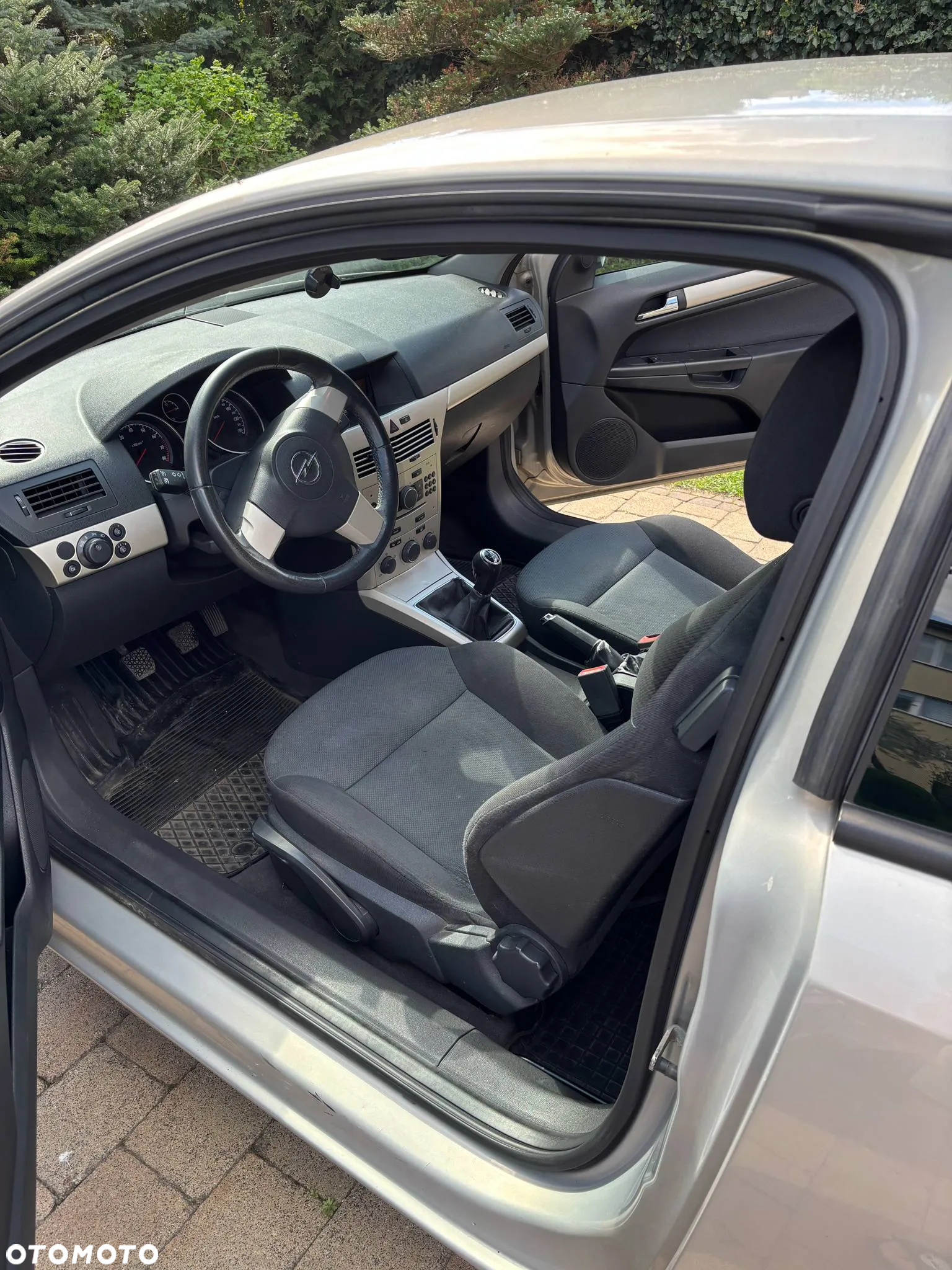 Opel Astra III GTC 1.6 Cosmo - 11