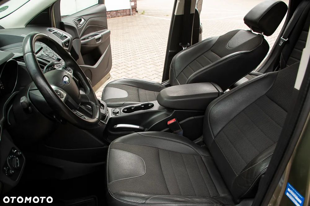 Ford Kuga 2.0 TDCi 4x4 Titanium - 28