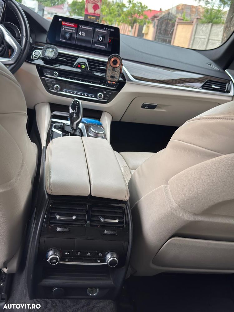 BMW Seria 5 530d xDrive AT - 13