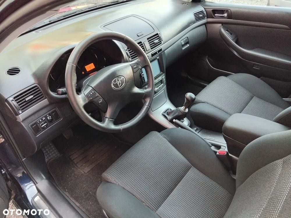 Toyota Avensis 2.0 VVT-i Combi Edition - 21