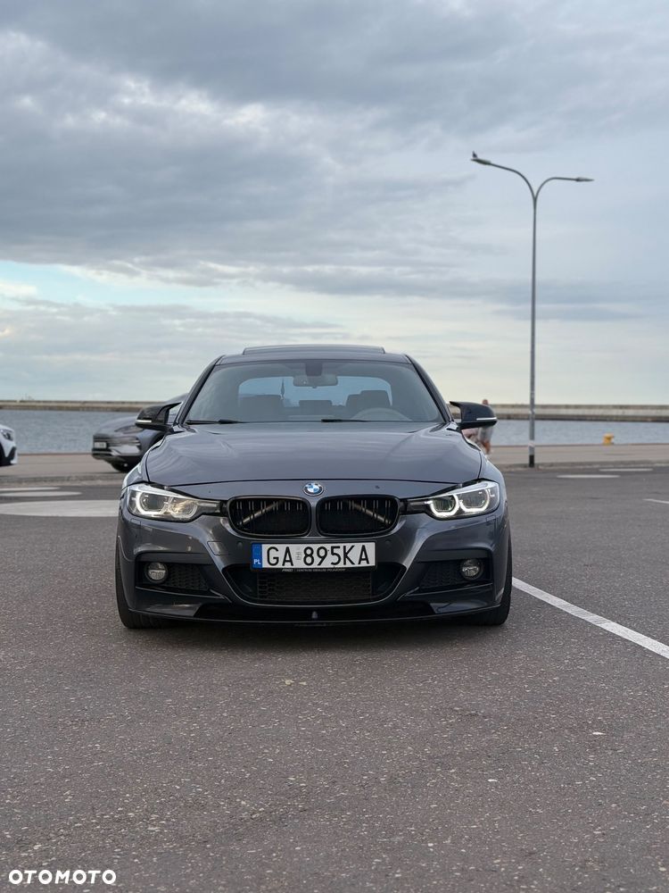 BMW Seria 3 330i xDrive M Sport - 1