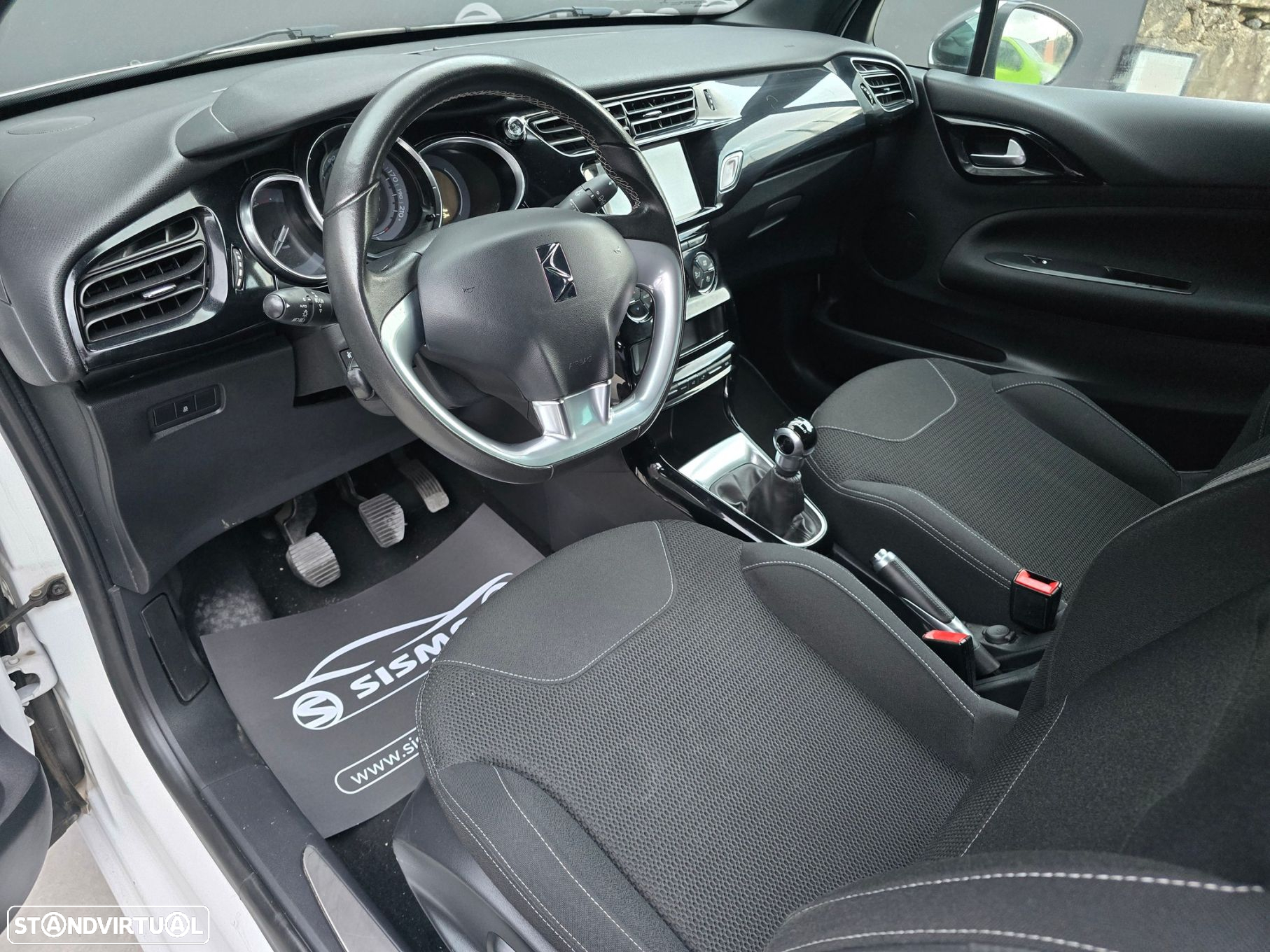 DS DS3 - 8