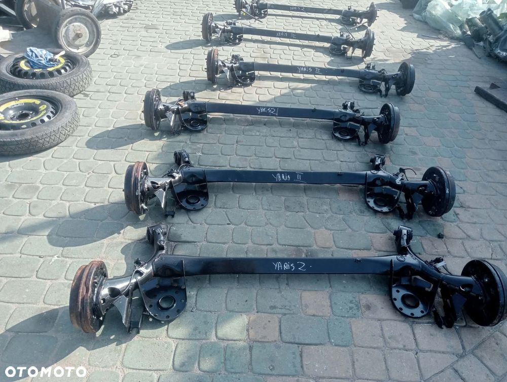 Oś belka zawieszenia tył TOYOTA YARIS II 06-11 III 12-19 Bębny ABS Orginał bez rdzy super stan import italy