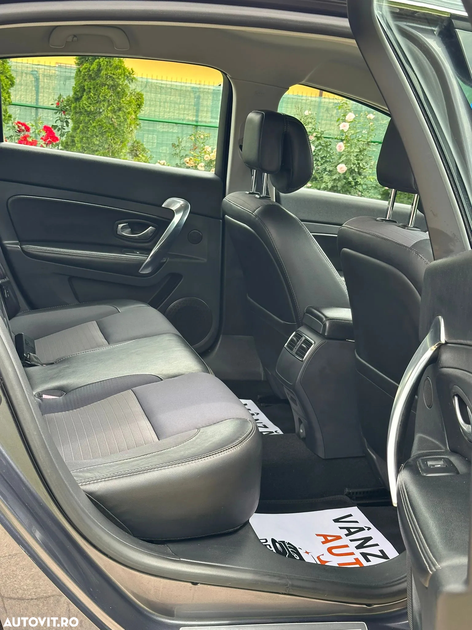 Renault Latitude 2.0 dCi Luxury - 8