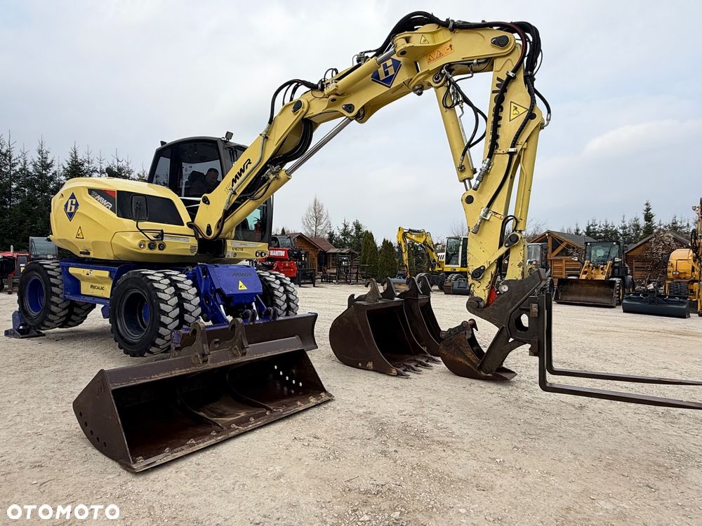 Mecalac Koparka 14 ton MECALAC 15 MWR koparko-ładowarka 3 łyżki widły 1 wł Centr.smarowanie Opony na BLIŹNIAKU 80%Camso ładowarka 714 12MTX 4x4 skrętne KLIMA kabina Premium silnik 146KM volvo EW140B DEUTZ szybka 35km/h - 28