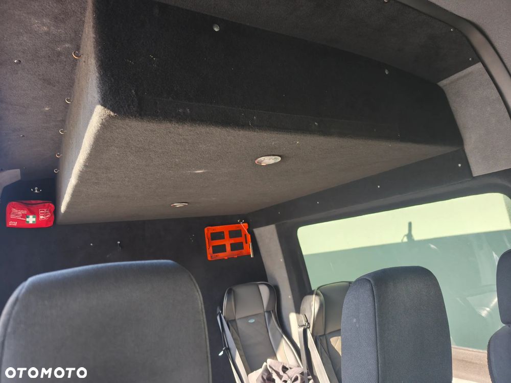 Mercedes-Benz Sprinter - 14