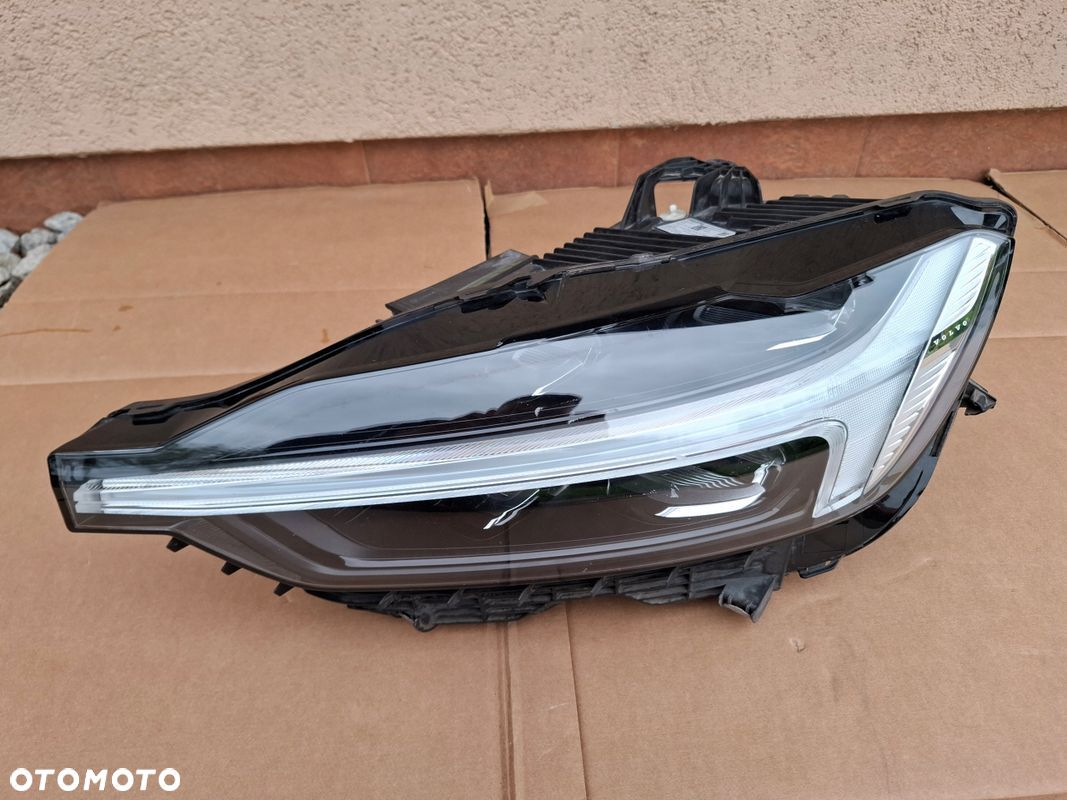 LAMPA PRZEDNIA VOLVO XC60 II MID LED ORYGINAŁ - 1