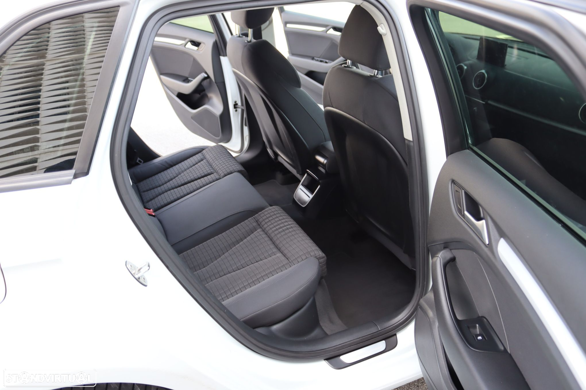 Audi A3 Sportback 1.6 TDI S-line S tronic - 18
