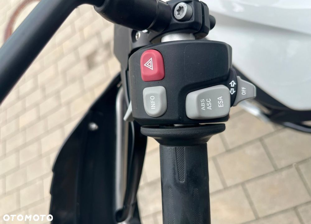 BMW F - 15