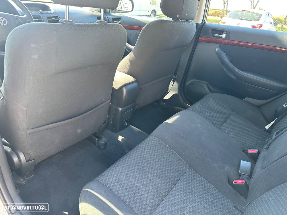 Toyota Avensis S/D 1.6 Sol - 12