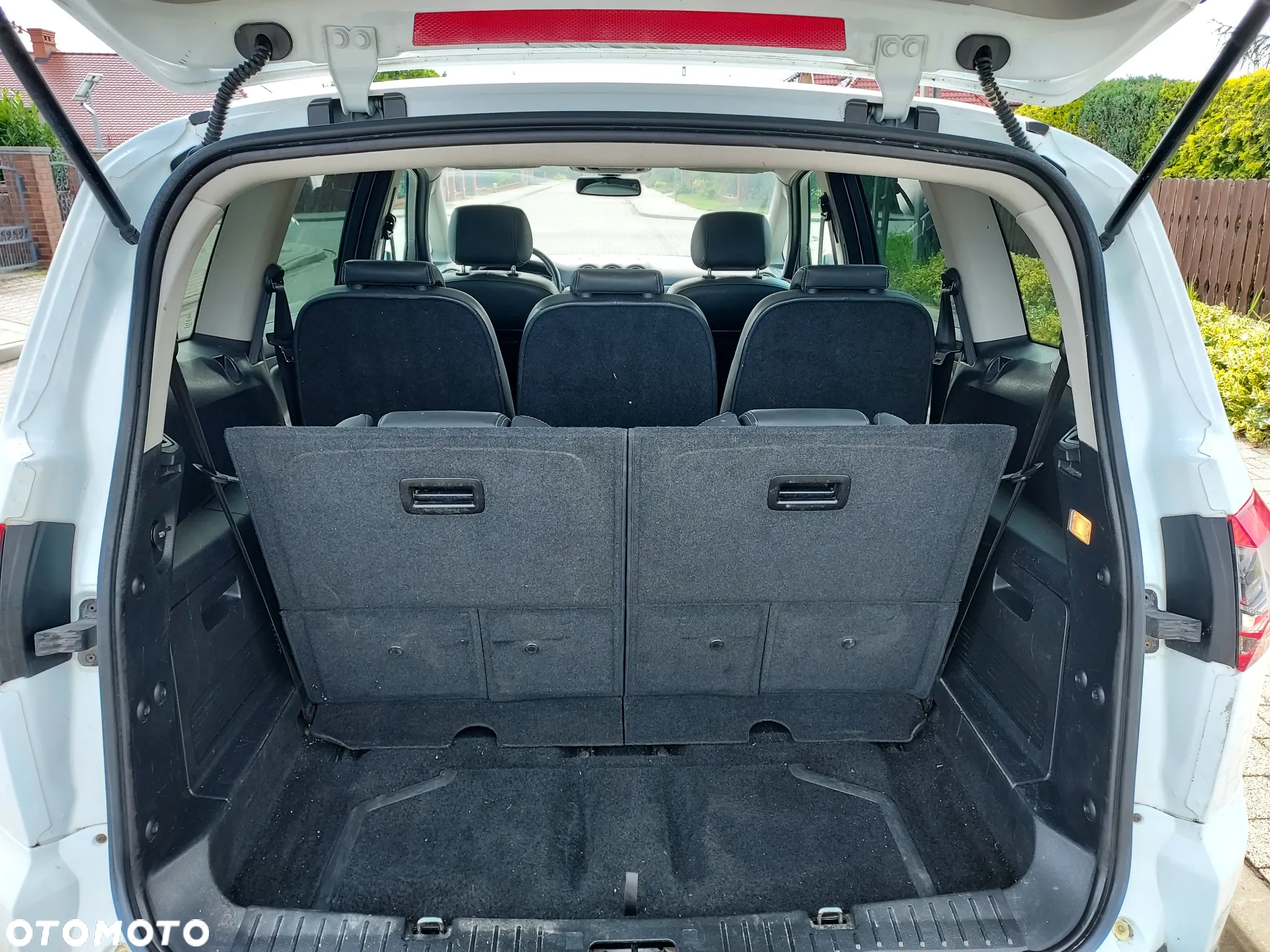 Ford S-Max - 11