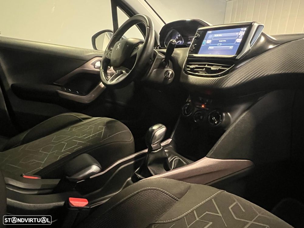 Peugeot 2008 1.2 PureTech Style - 16