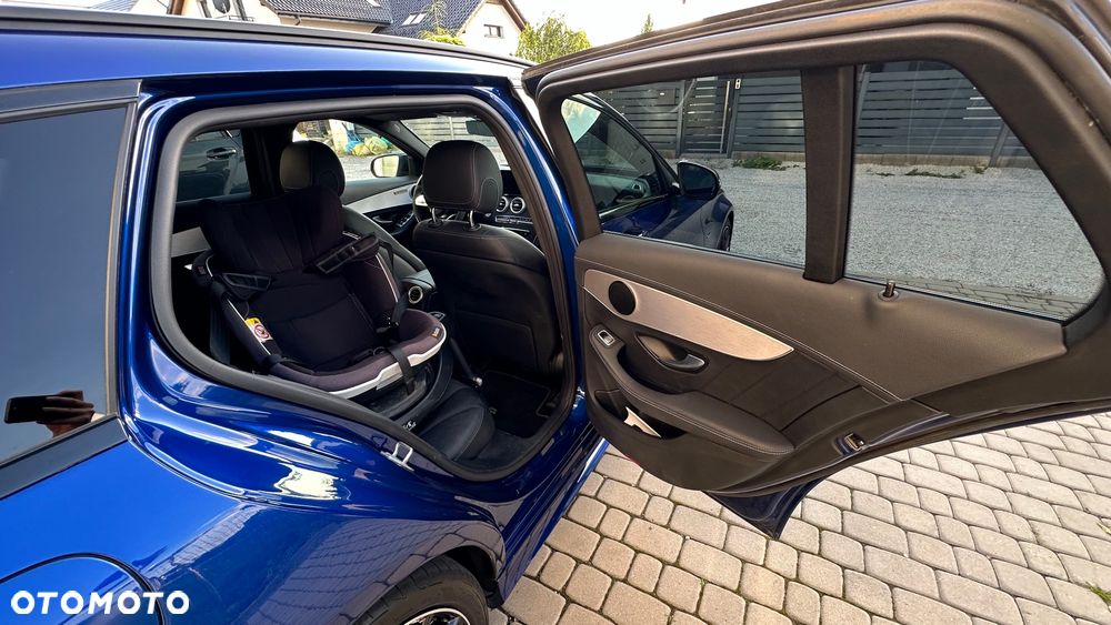 Mercedes-Benz Klasa C 220 d T 9G-TRONIC Night Edition - 27