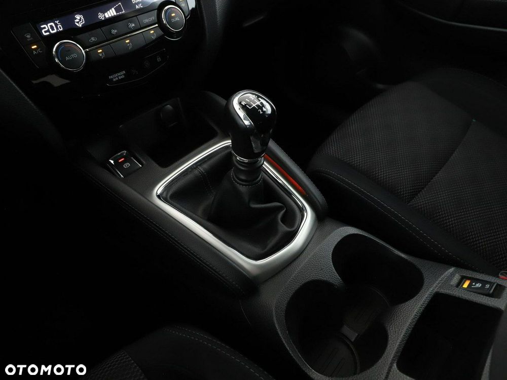 Nissan Qashqai 1.6 DIG-T N-Connecta - 28