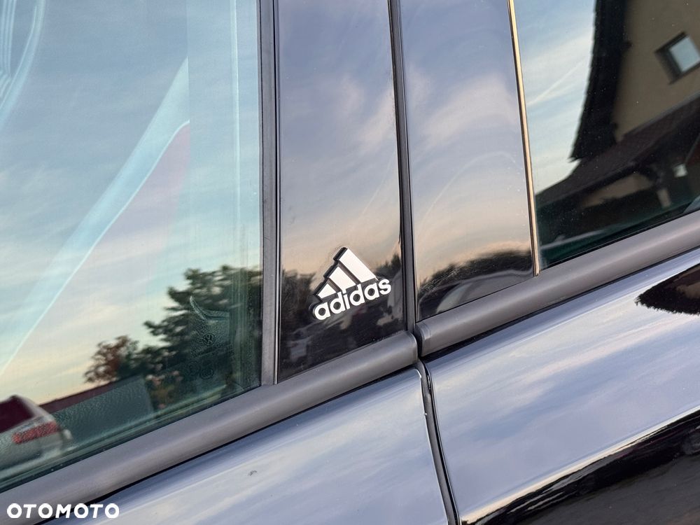 Volkswagen Golf 2.0 GTI adidas - 19