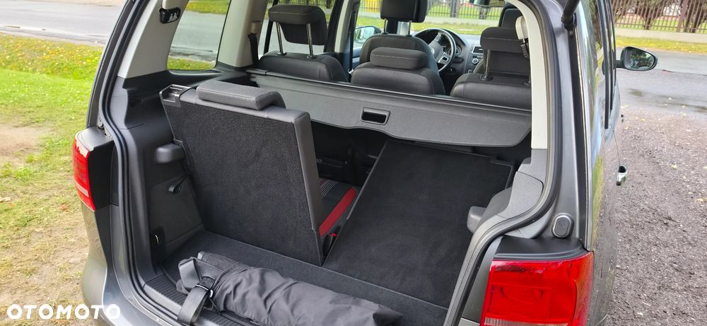 Volkswagen Touran - 32