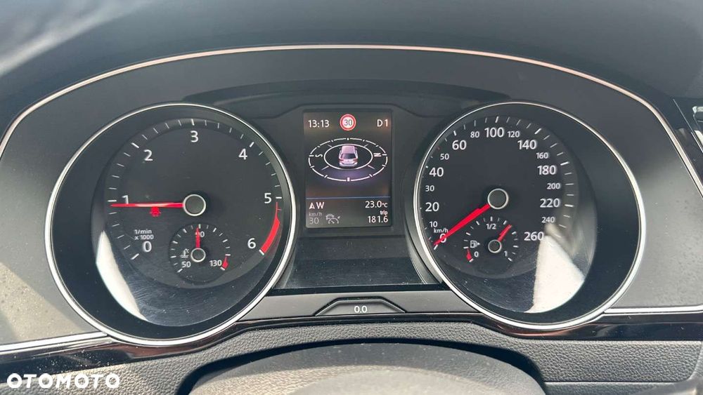 Volkswagen Passat - 23