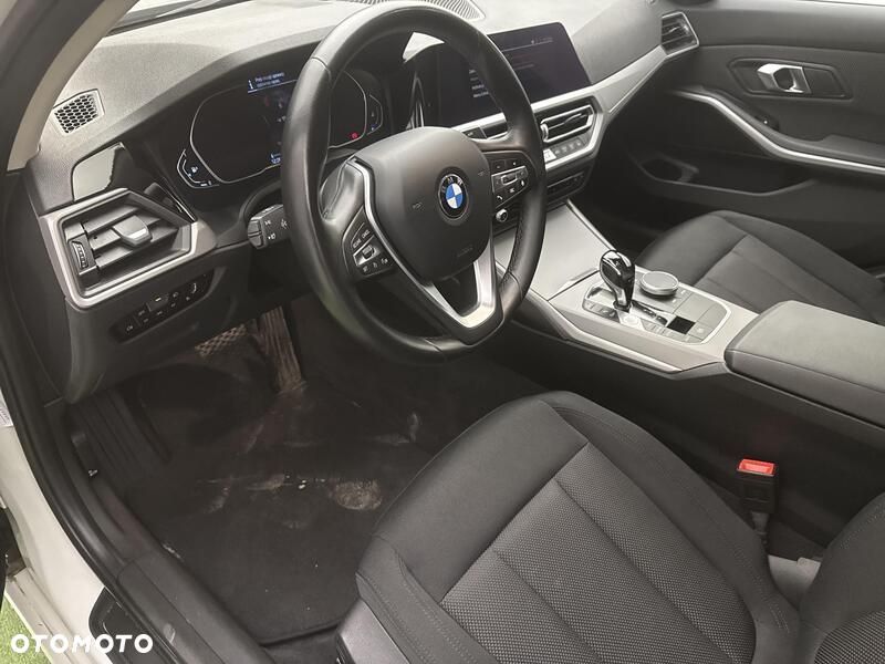 BMW Seria 3 318i - 10