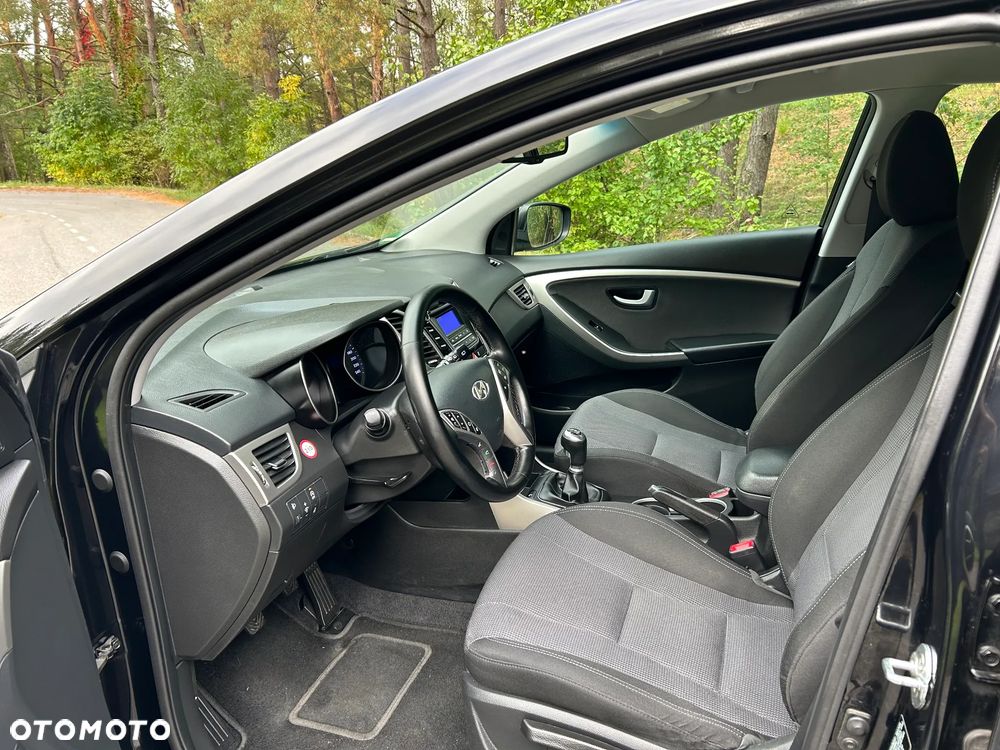 Hyundai i30 blue 1.4 Trend - 19