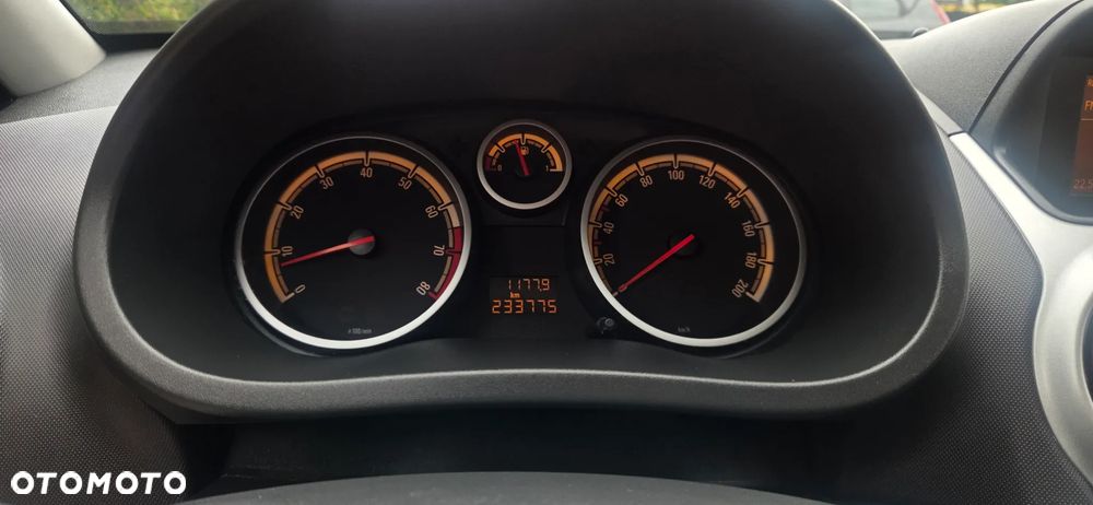Opel Corsa 1.4 16V Innovation - 25
