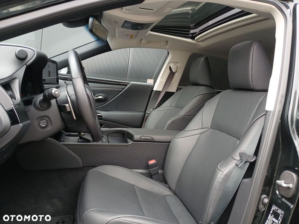 Lexus ES 300h Business Edition - 23