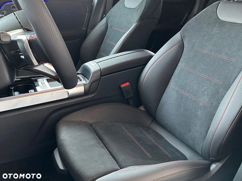 Mercedes-Benz GLB 200 AMG Line 7G-DCT - 5