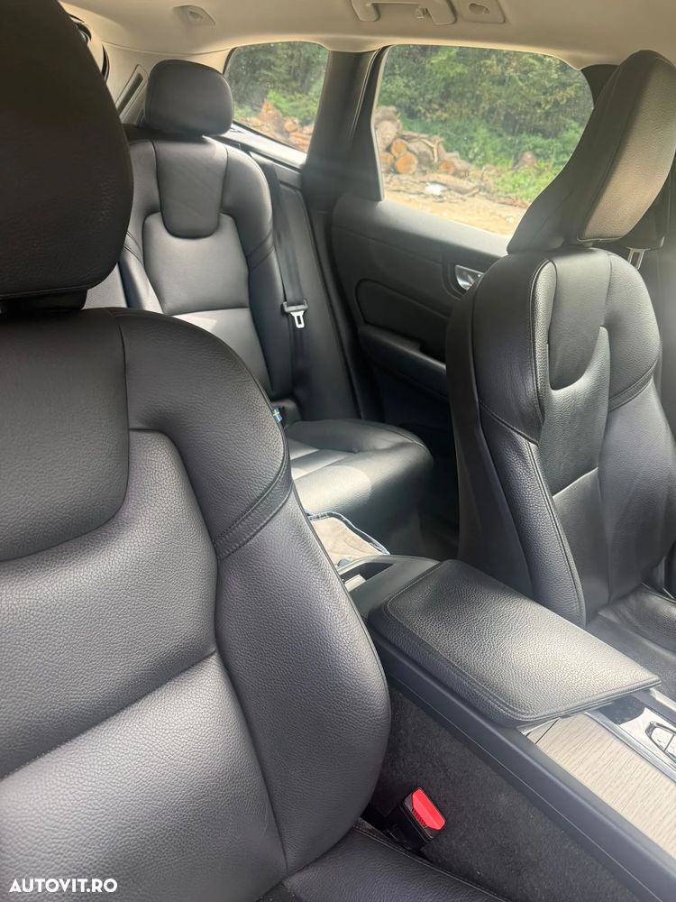 Volvo XC 60 B5 MHEV AT8 AWD Momentum Pro - 7