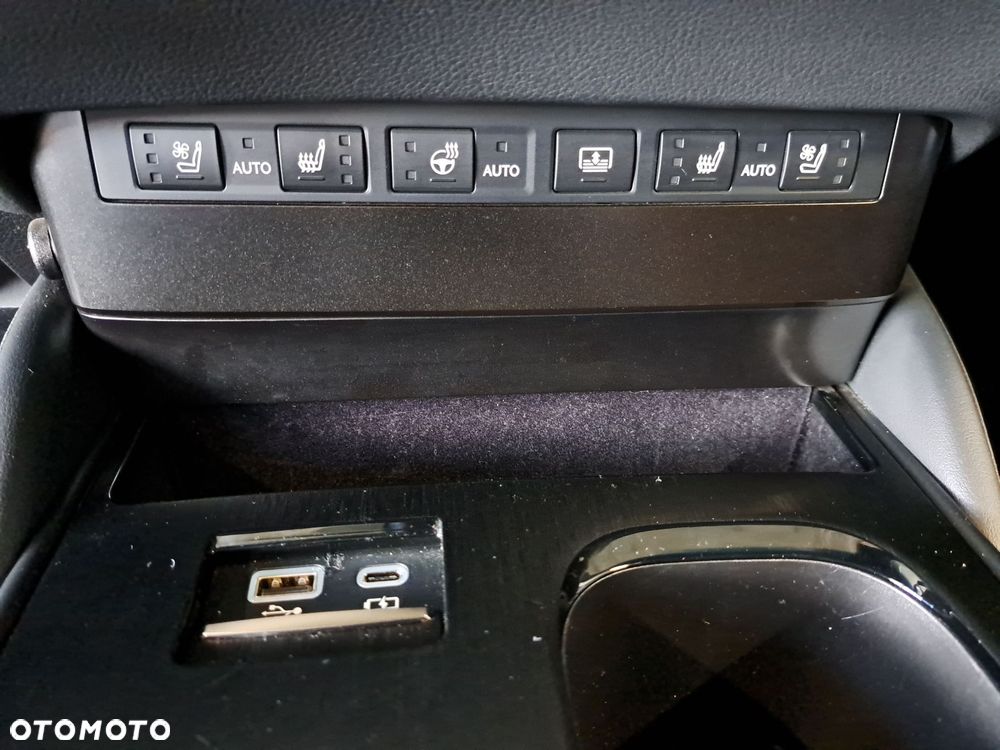 Lexus ES 300h Omotenashi - 27