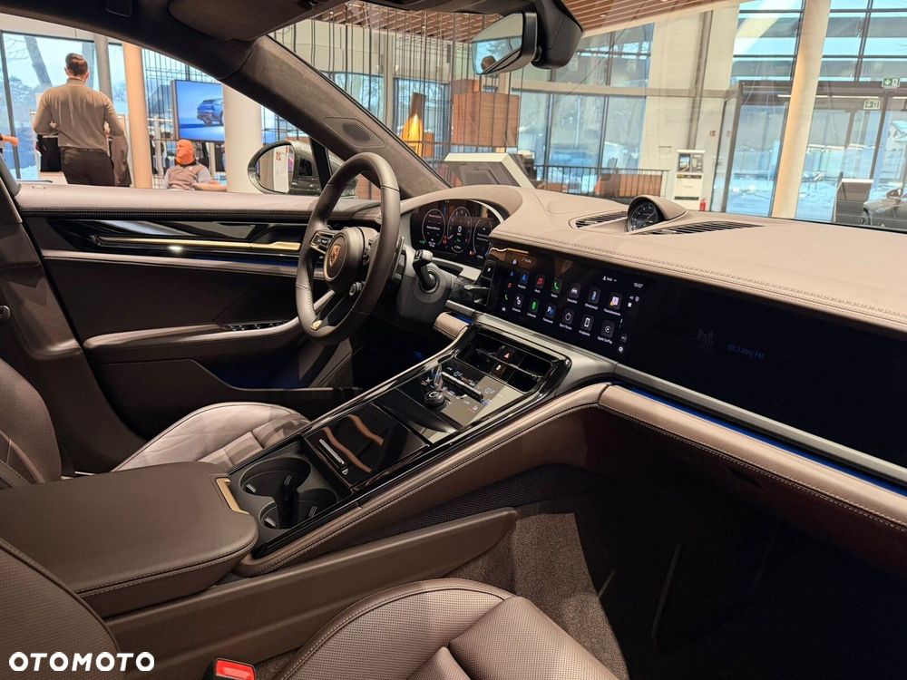 Porsche Panamera - 16