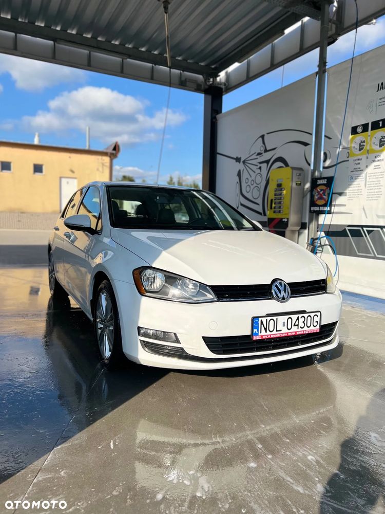 Volkswagen Golf - 1