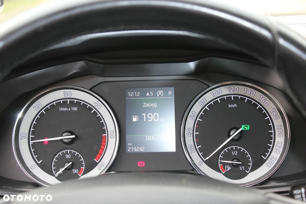 Skoda Superb 2.0 TDI DSG Premium Edition - 24