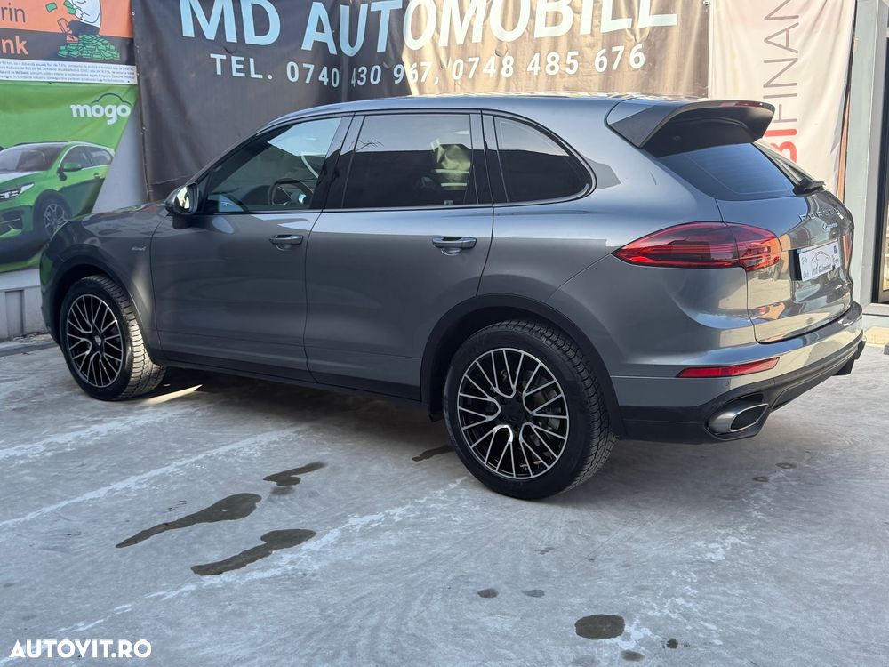 Porsche Cayenne 3.0 L - 27