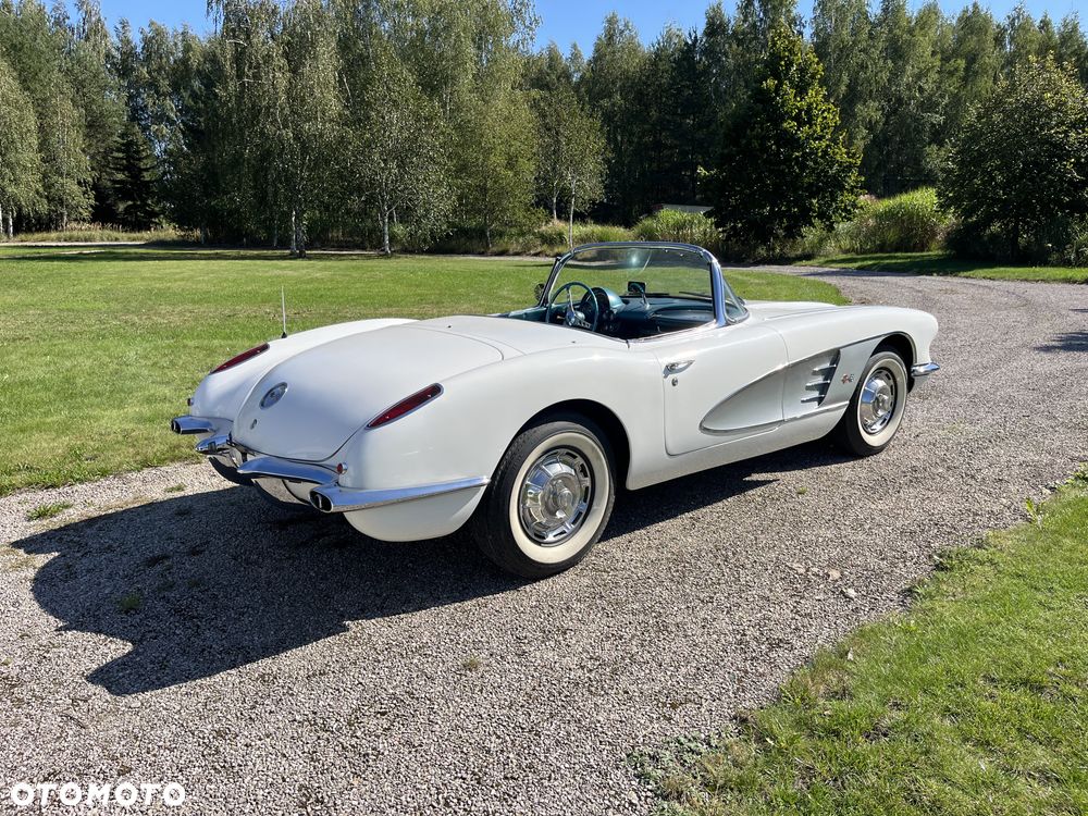 Chevrolet Corvette - 2