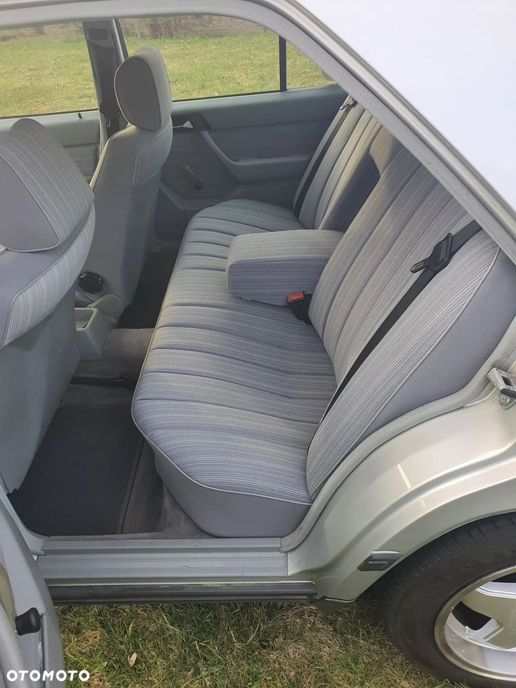 Mercedes-Benz W124 (1984-1993) - 11