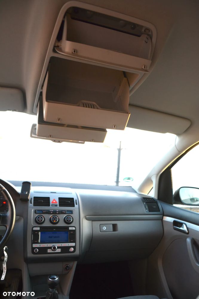 Volkswagen Touran 2.0 TDI DPF Trendline - 24