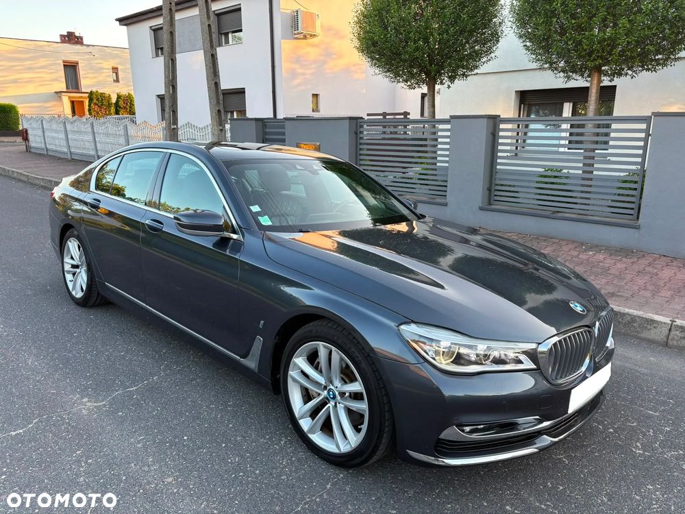BMW Seria 7 740e iPerformance - 39