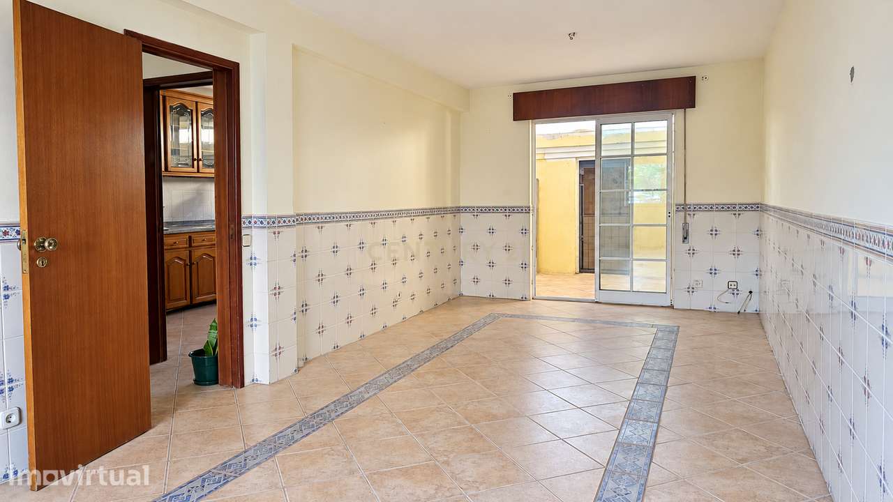 Moradia T3 com garagem, terraço e quintal em Vendas de Azeitão - Grande imagem: 5/39