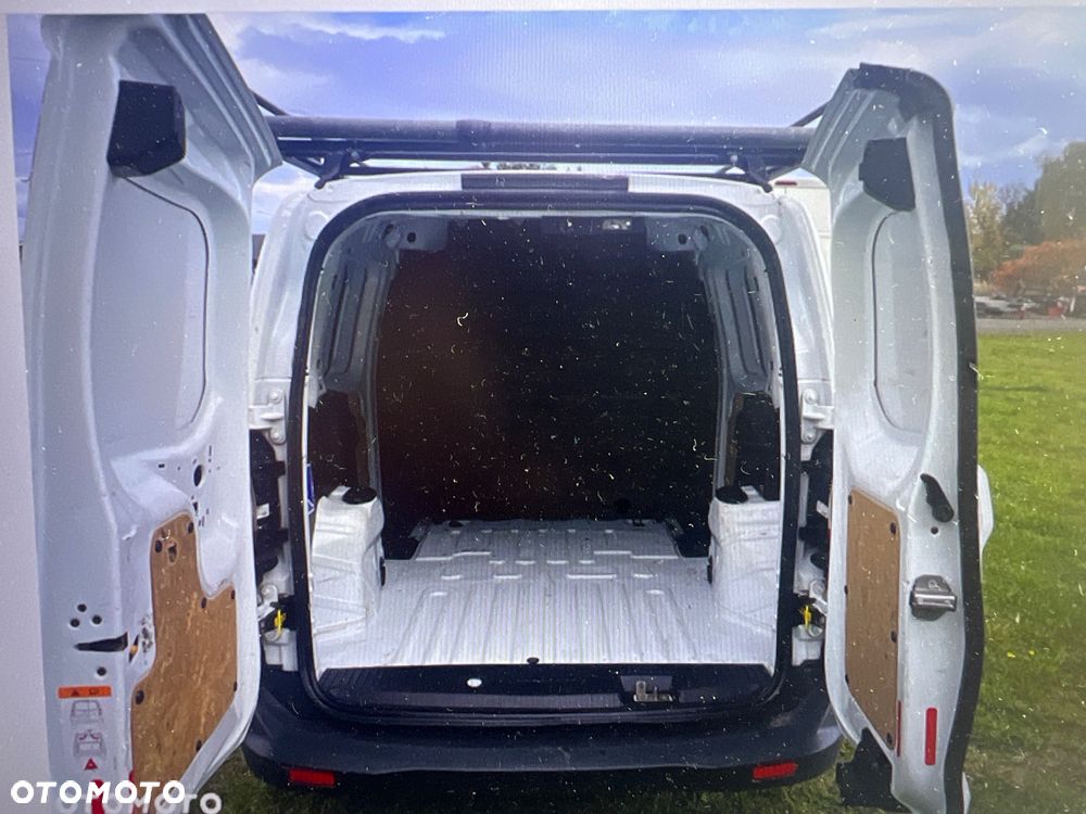 Ford Transit Courier - 15