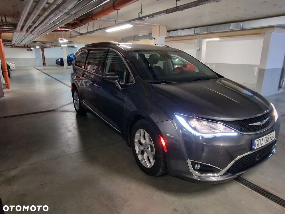 Chrysler Pacifica - 4