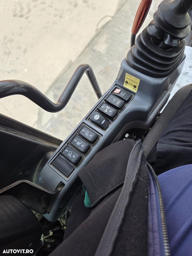 Hitachi ZX250, 6.535h, cupa NOUA 1,55mc, Masa 27,2tone, 2018, INGUST latime 2,99m, adancime sapare 7m, consum mediu 12,6l/h, lant 80% ok doar 620h deplasare, camera spate si laterale, inst picon, inst rotire, Isuzu 173CP, posibil leaasing-PROMOTIE 89.900 EUR - 30