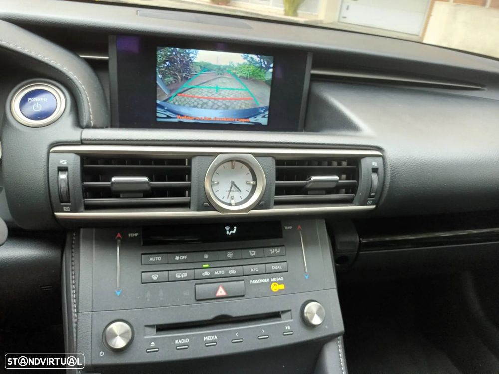 Lexus RC 300h F Sport - 25