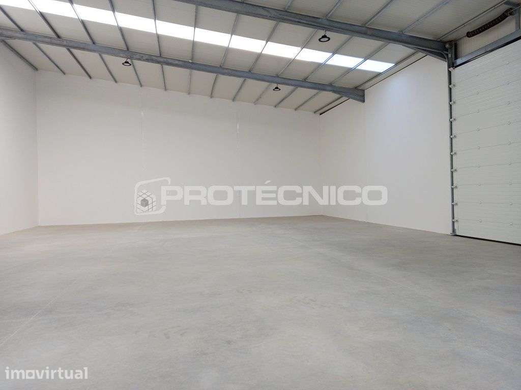 Armazém c/ 300m2 – Z. I. de Taboeira - Grande imagem: 2/6
